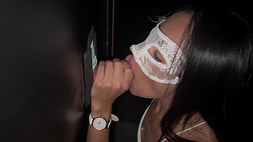 transando com casal na glory hole e depois apanhei do corninho