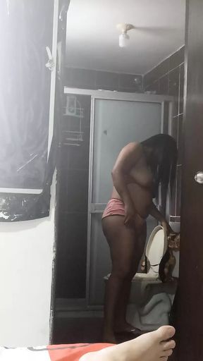 Woman tired of her husband fucks her best friend says that she feels a lot of pleasure inside her ass