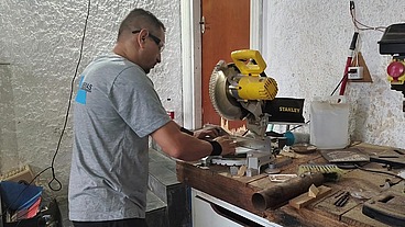 Vovô do garoto virgem, pregou a piroca na Tiffany Montavani encima do carro pois a tarada não tinha dinheiro para pagar o velhinho e foi no xerecard, buceta Pix