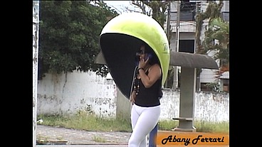 Exibicionismo na Rua de Calça Legging Transparente, mostrando a calcinha socada na Bunda