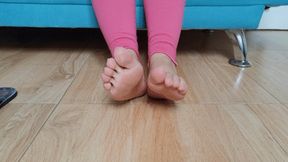 Dolce Amaran teaching you how to worship her wonderful feet - FOR MOBILE DEVICE USERS - BBW - LEGS - FOOT WORSHIP - FEET WORSHIP - NATURAL NAILS - BIG FEET - TEASING -CURVE WOMAN - FAT WOMAN- NAILS FETISH- SPANDEX - BAREFOOT - SOLES - WRINKLED SOLES - T