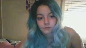 Lizzy Ariel Talks with Customer