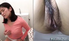 Teen masturbates close up