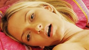 Good blonde Michelle Honeywell fucks her crack with a sex toy