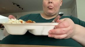 SSBBW Stuffing Dinner Down In 4 Minutes