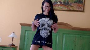 Big Tits MILF Shione Cooper Hot Playing in Bed with her Pussy ( WMV )