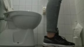 The Hilarious Bathroom Incident: Nicoletta’s Joyful Adventure with Unexpected Sounds in a Public Restroom 1080HD