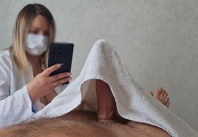 Massaged to a stiffy, she got a bonus blowie