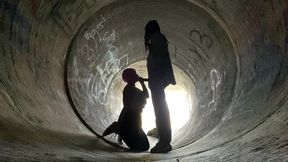 tunnel blowjob