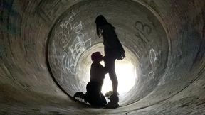 tunnel blowjob