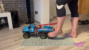 Sneaker-Girl Darleen - Big ToyCar Crush