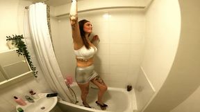 Pineapple Crush In The Bath Tub (4K)