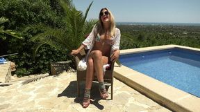 Watch gorgeous De Leon stripping naked and casting spells at the poolside
