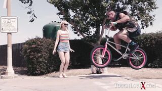 TOUGHLOVEX Third wheel with blonde spinner Lilly Bell