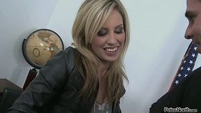 Kiara Diane blows the cock of the judge on the court