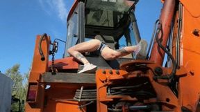 She stuck in an EXCAVATOR wmv