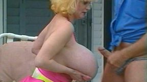Ma petite femme mature baise et jouit de gros seins avec semen explosif