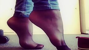 Amateur Dangles Black Kitten Heels And Converse