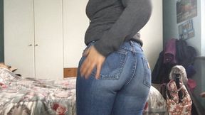 Sono la dea dei jeans, adorami