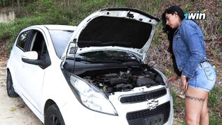 PREGNANT SINGLE SINGLE ASKS ME FOR HELP TO FIX HER CAR AND IN EXCHANGE GIVES ME HER YUMMY WET PUSSY
