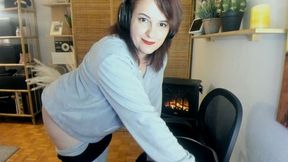 Beautiful italian milf fart in pajamas avi