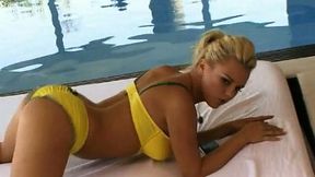 Deliciously charming blonde Bree Olson knows how to pose for the camera