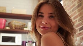 Kitchen Pranks - Lola Krit