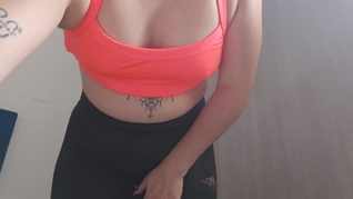 I'm a sexy Latina who enjoys exercising and wearing spandex.