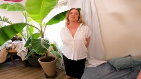 stepmom uses her butthole to teach sex