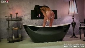 Classy Shalina Devine romantic anal toying at the bathtub