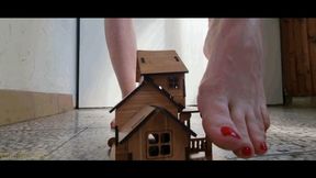 Zoey is a giantess