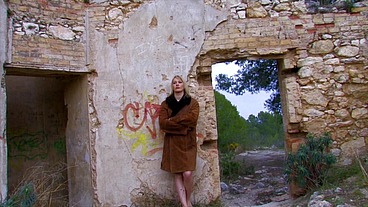 blonde Milf girl One on one outdoor sex
