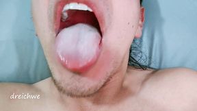 saliva en mi boca se cae en todo mi cara