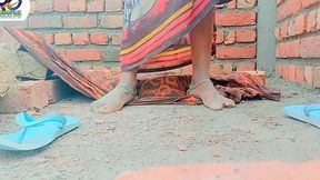 Seductive Bhabhi in Saree Fingers Herself and Gets Fucked by Eggplant with Clear Hindi Audio