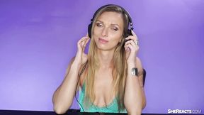 Romantic ho - masturbation smut - She Reacts