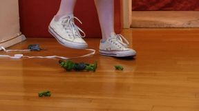 Giantess Tara vs The Tiny Hulk (mp4 1280x720)