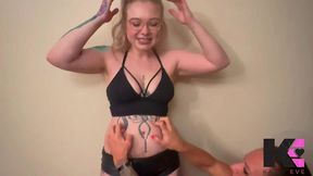 muscle babe sensually worships, licks & fingers innie belly button
