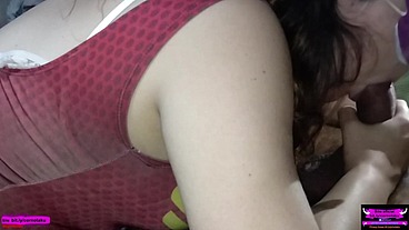 Casada se ajoelha para mamar pauzudo