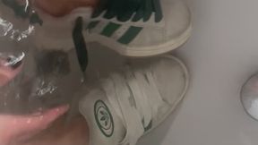 Green campus sneaker wash in bath