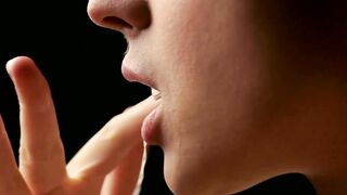 Good women with a crazy hot body chews gum while masturbating
