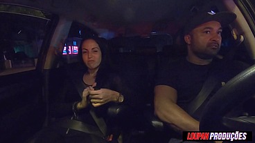 SAFADA engolindo gozo no carro - Carona Erotica - Elisa Sanches - Loupan Produções