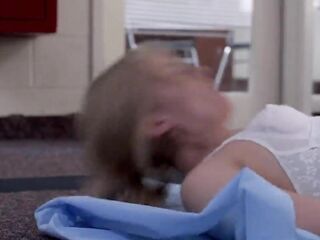 Taylor Schilling, Laura Prepon - Orange Is the New Black s03e02-06