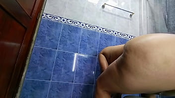 Big Latina's wet toilet squat sparks gym-bound seduction, a dirty thrill to behold