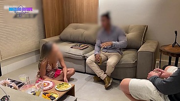 CONHECEMOS UM NEGÃO EM UM APLICATIVO NA INTERNET E CHAMAMOS ELE PARA ME FUDER EM CASA