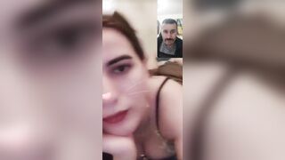 Azeri kizin ami ortada