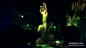 Thai Bodybuilder bare Bar
