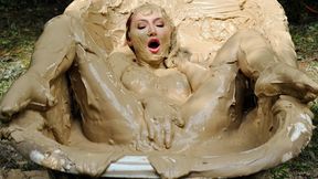 Kendra, Up Close in the Mud