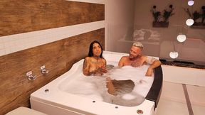 hot chat in the bathtub with nick niquita and a lot of cock in the hottie s ass making her cum in the ass screaming. vagninho e nick niquita