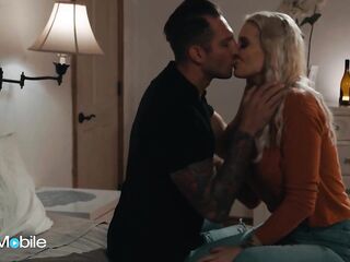 ADULTMOBILE - Quinton Reminds His Hot Wife Kenzie Taylor About The Chemistry They Have In Daybed