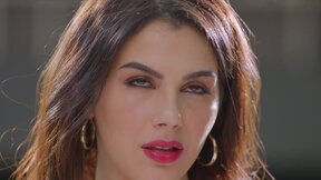 Buxom MOMMY Seductress Valentina Nappi hunts for big black cock